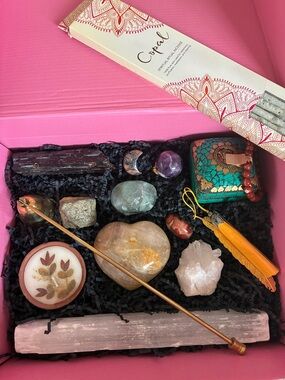 Large Golden Healer Heart Crystal Gift Box 🎁 (15pc)